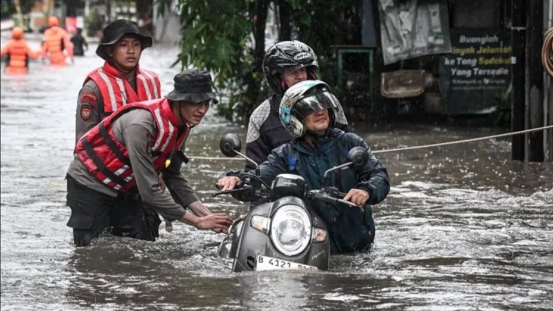46 RT dan 13 Ruas Jalan di Jakarta Masih Banjir Malam Ini