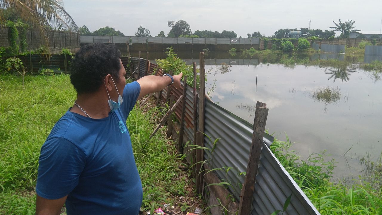 Kolam Buaya Namorambe Tutup Parit, Warga Kompleks Jakarta Kebanjiran