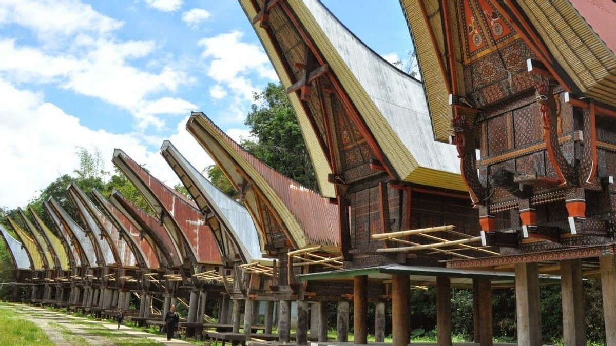 Rumah Tongkonan berasal dari Sulawesi Selatan.