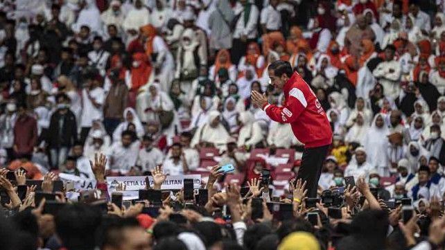 Jokowi: Relawan Berperan Penting Koreksi Kebijakan