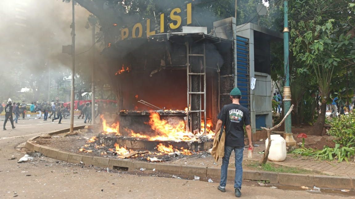 Puluhan Anggota Polri dan TNI Terluka Amankan Demo Tolak Omnibus Law