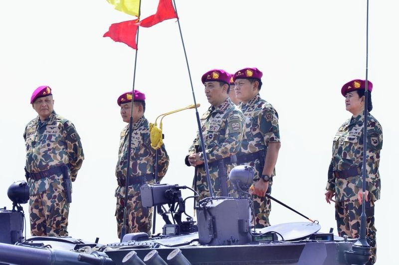 Kapolri Jenderal Listyo Sigit Diangkat Jadi Warga Kehormatan Korps Marinir