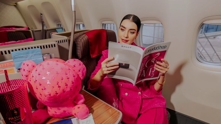 Koleksi Merchandise Fuschia dan Berlian di Penerbangan Garuda Indonesia Jakarta-Doha