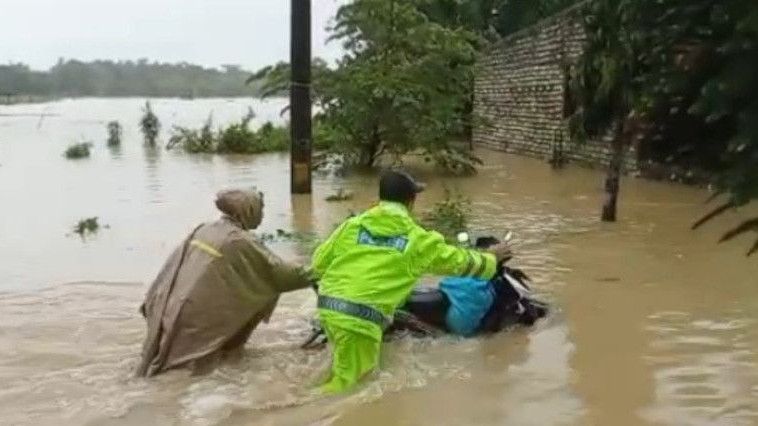 3.000 KK Jadi Korban Banjir Luapan Sungai Blega di Bangkalan, Turut Berduka