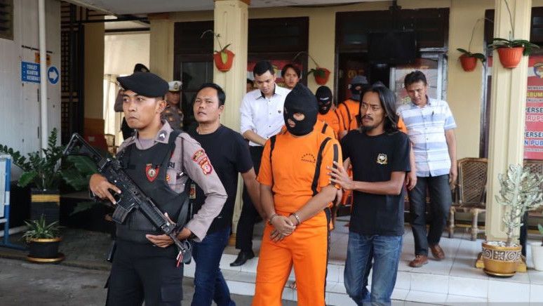 Polres Sukabumi Tangkap Anggota TNI Gadungan yang Gelapkan Puluhan Mobil Rental