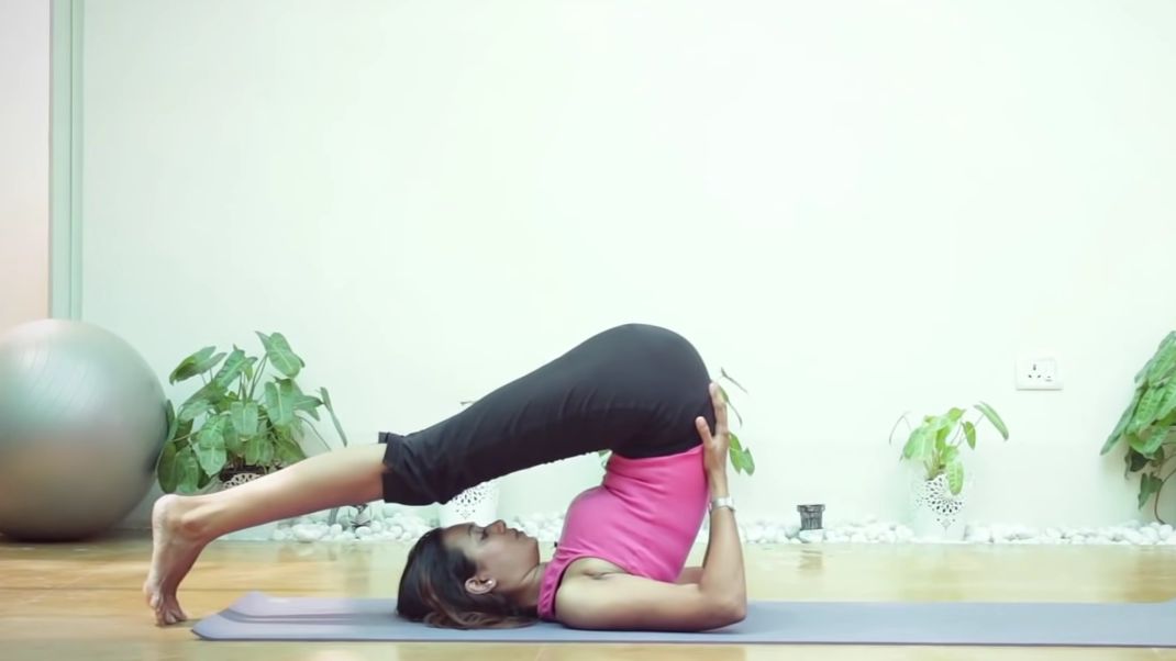 5 Gerakan Yoga untuk Mengecilkan Perut Buncit Paling Efektif