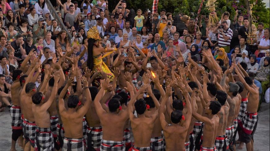 Tempat Terbaik Menonton Tarian Adat Bali Ada di 3 Lokasi Ini