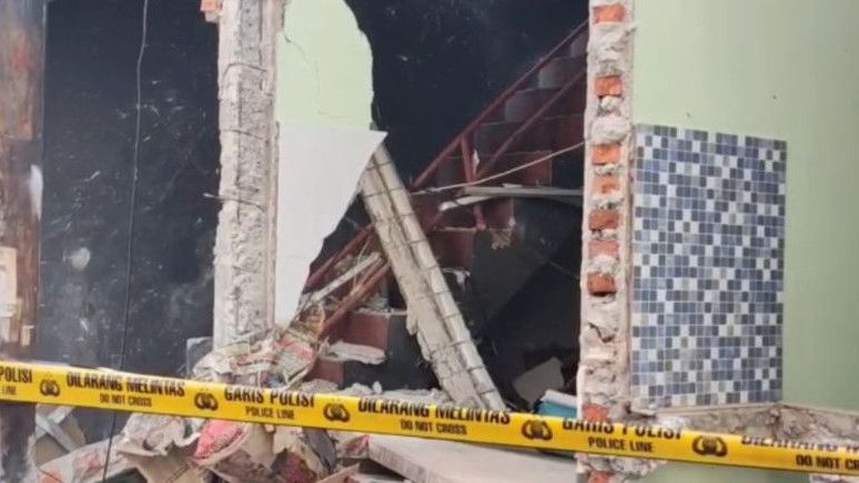 Perempuan Lansia Alami Luka Kabar Akibat Ledakan Tabung Gas di Sebuah Kontrakan di Duren Sawit Jaktim