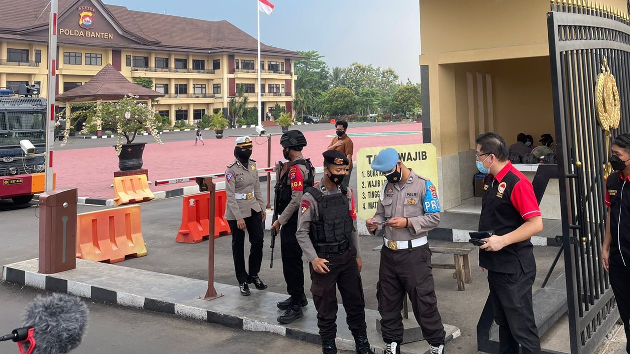 Viral Polisi banting Mahasiswa, Advokat Alvin Lim Adukan Brigadir NP ke Polda Banten