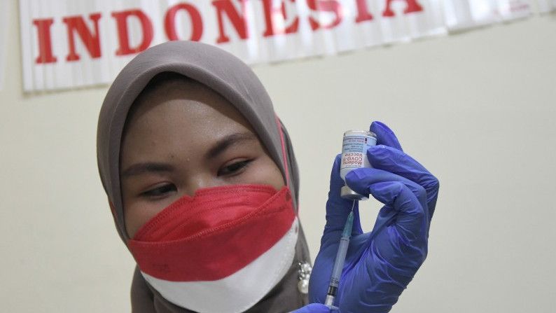 Jokowi Putuskan Vaksinasi Booster Dimulai 12 Januari 2022, Pakai Vaksin Sinovac Asal China?