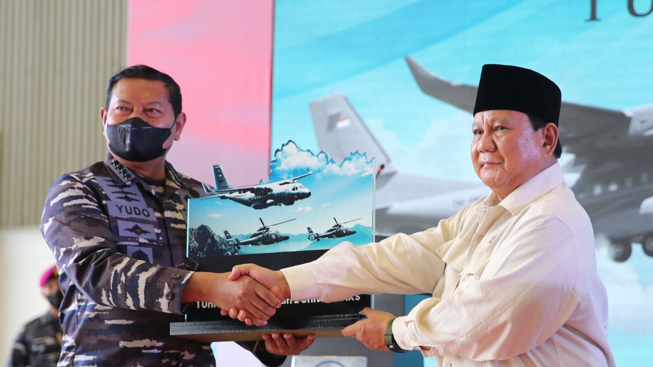 Menhan Prabowo Serahkan Dua Heli Antikapal Selam kepada TNI AL: Kalau Tidak Kuat, Kekayaan Kita Bisa Dirampas