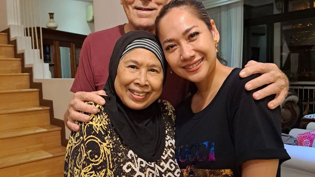 Umrah Bareng BCL dan Cucunya, Ibunda Ashraf Sinclair Beri Pesan Manis untuk Tiko Aryawardhana di Momen Tahun Baru