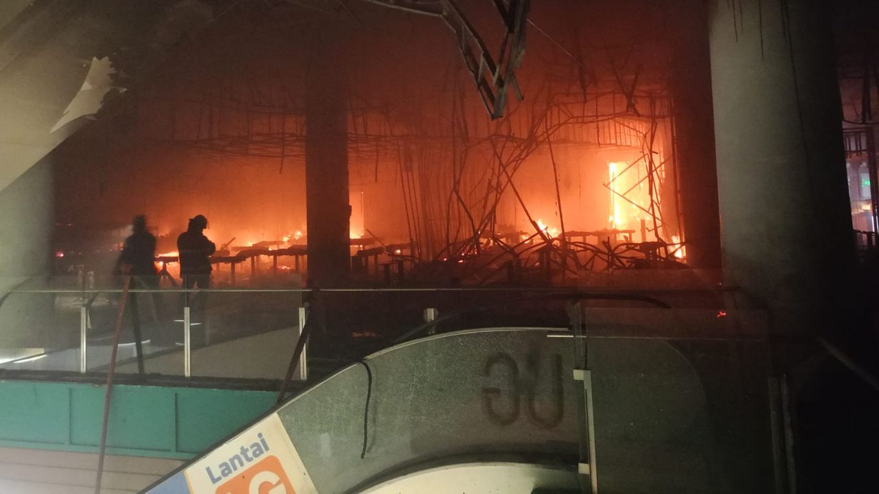 Kebakaran di Revo Mal Bekasi Diduga Gegara Api dari Dapur Restoran, Bangunan Rusak Berat