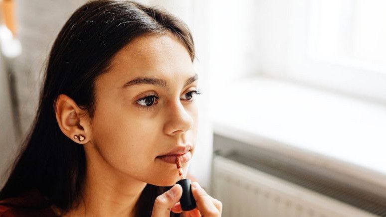 Tips Cegah Bibir Kering Saat Pemakaian Lipstik