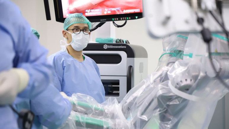 RS Bunda Gunakan Robotik Generasi Kedua dalam Operasi: Luka Lebih Kecil dan Pemulihan Pasien Lebih Cepat