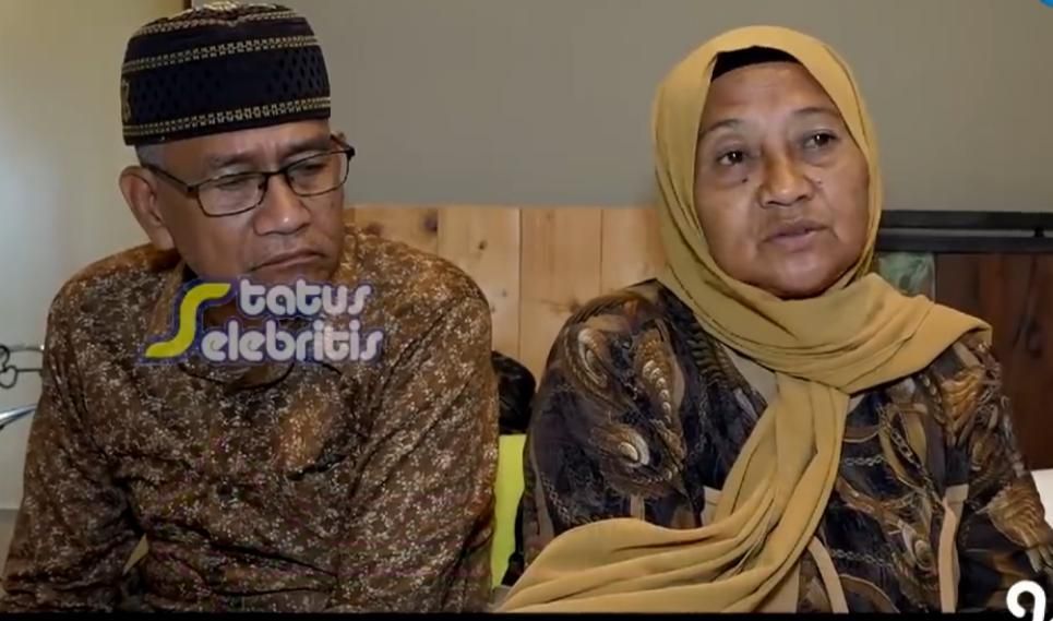 Ibu dan ayah Rizki DA (Foto: YouTube/SCTV)