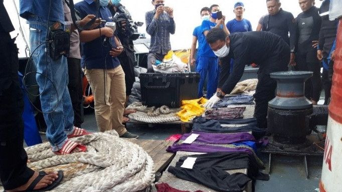 Penemuan Tim SAR Sriwijaya Air SJ182 Hari Ini: Gaun Pengantin Hingga Seragam Pramugari