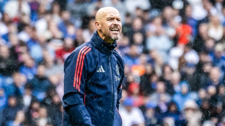 Ten Hag Percaya Diri Bisa Beri Trofi Meski MU Babak Belur Digebuk Liverpool