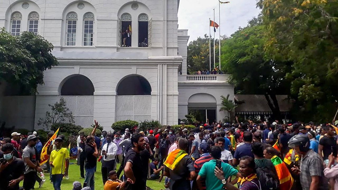 Buntut Krisis, Rumah Presiden Sri Lanka Dikepung Ribuan Demonstran, Bikin Merinding!
