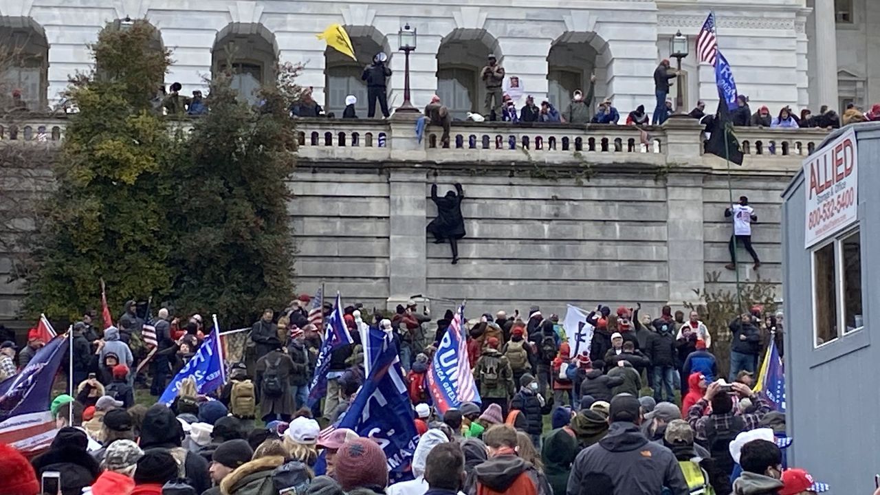 Kronologi Kericuhan di AS Saat Pendukung Trump Menyerbu Gedung Capitol