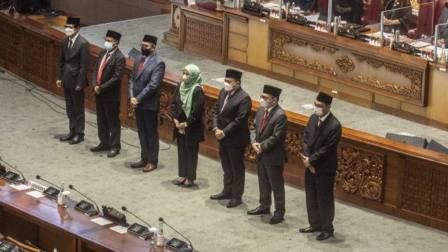 Jokowi Lantik Anggota KPU dan Bawaslu 12 April, Bakal Ada Kekosongan Jabatan Penyelenggara Pemilu 27 Jam