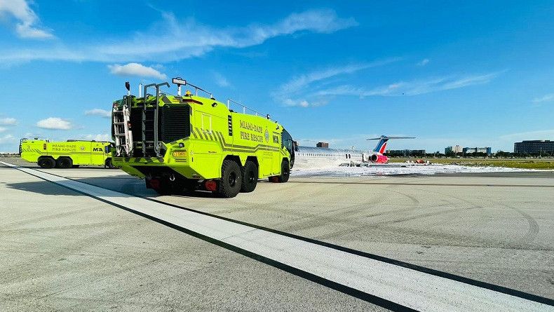 Ngeri! Roda Copot dan Timbulkan Kebakaran, Penumpang Pesawat Panik Selamatkan Diri