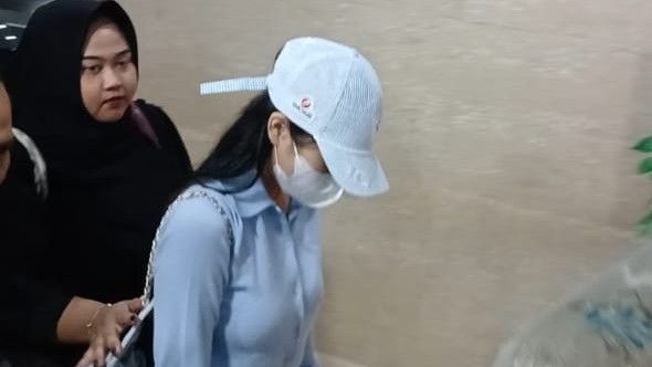 Dituduh Selingkuh, Azizah Salsa Laporkan YouTuber Resbobb ke Bareskrim