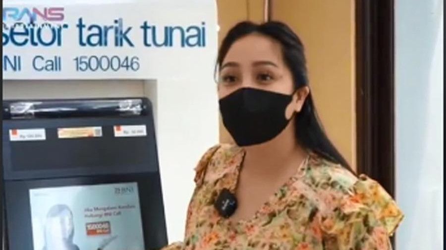 Nagita Slavina Dapat Kado Mesin ATM Pribadi di Rumah, Nggak Bakal Kena Hipnotis atau Kejahatan Modus Ganjal Kartu ATM!