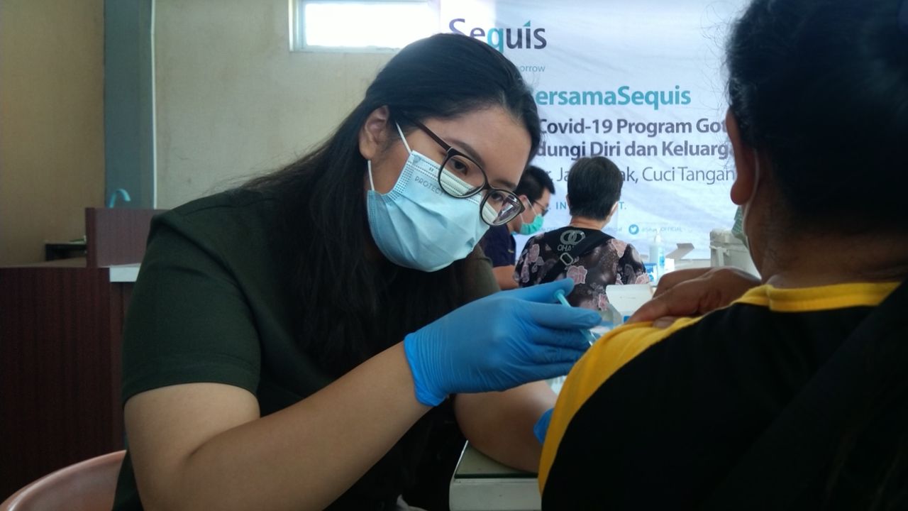 Sequis Life Gelar Vaksinasi Gotong Royong di Kota Medan