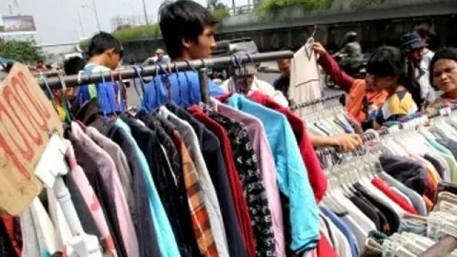 Pemerintah Bakal Terbitkan Aturan Larangan Jual Baju Bekas Impor di Medsos