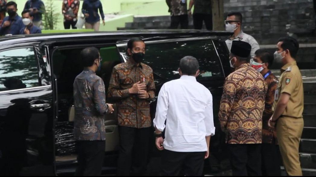 Momen Kunjungan Perdana Jokowi saat Anaknya Jadi Wali Kota Solo, Gibran: Profesional Aja..