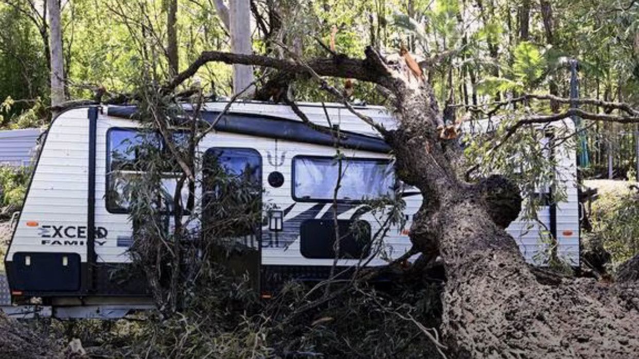 Sembilan Orang Tewas Akibat Badai Petir di Australia, Puluhan Ribu Rumah Mati Listrik