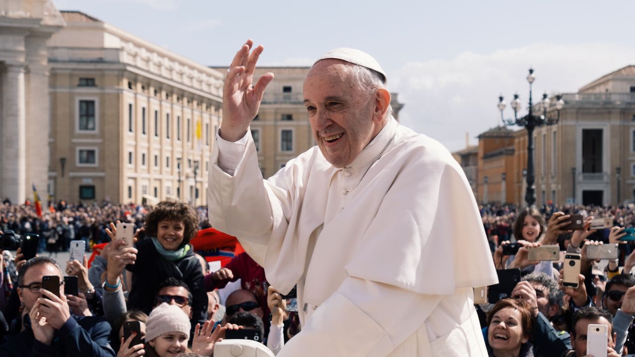 Paus Fransiskus Mendukung Pernikahan Sipil bagi Pasangan Gay