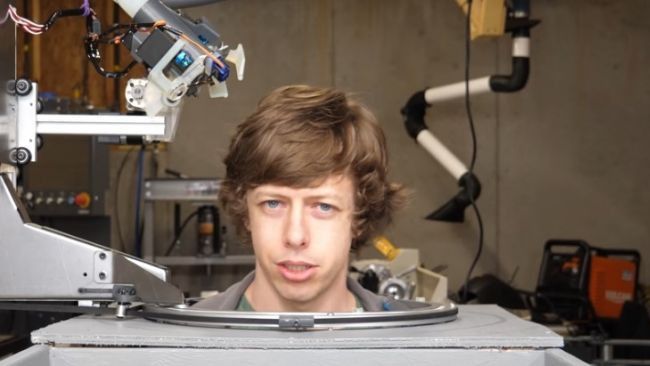 Canggih, YouTuber Ini Ciptakan Robot Pemotong Rambut