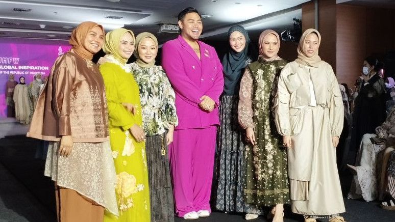 Keluhkan Ketersedian Bahan Lokal, Ivan Gunawan hingga Ria Miranda Hadapi Persoalan Ciptakan Karya Modest Fashion
