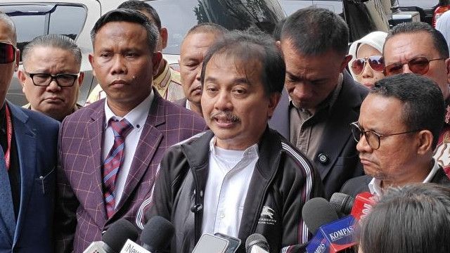 Jadi Tersangka Tuduhan Ijazah Palsu Jokowi, Roy Suryo Cs Dicekal ke Luar Negeri