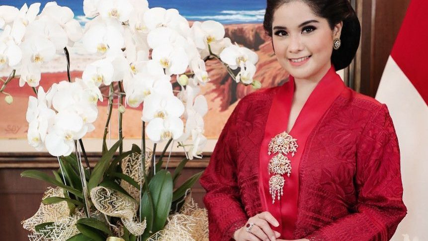 Digadang-Gadang Jadi Calon Ibu Negara, 5 Potret Cantik Annisa Pohan Saat Pakai Kebaya