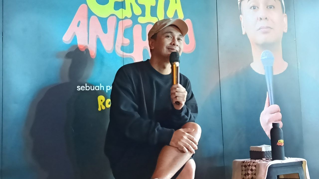 Cerita Kocak Raditya Dika, Nyaris Pakai Popok Sebelum Tampil