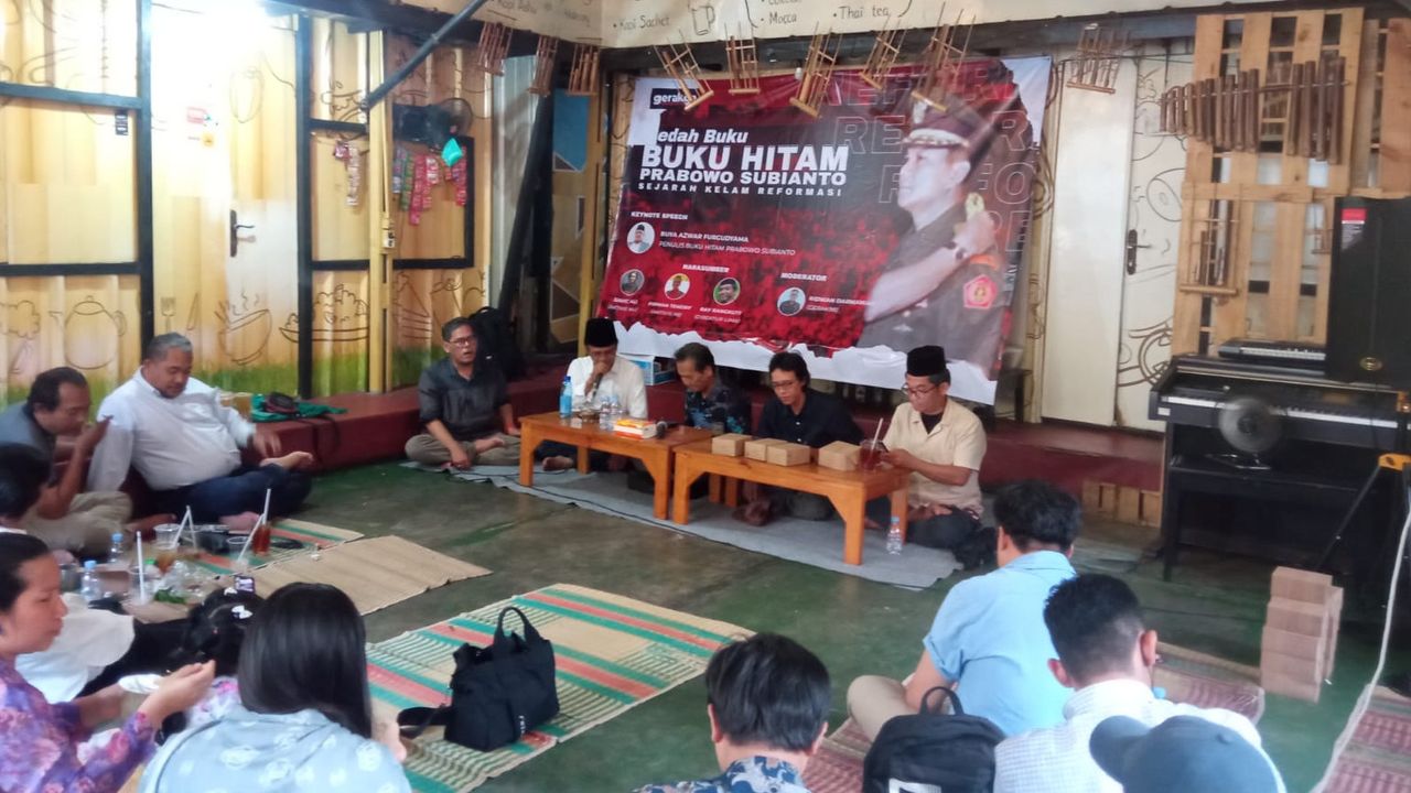 Sejumlah Aktivis Gelar Bedah Buku Hitam Prabowo di Ciputat Banten