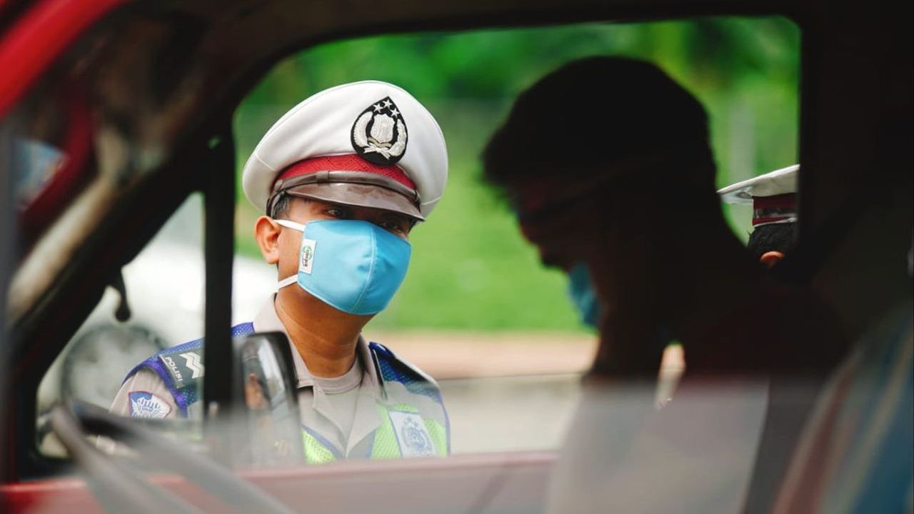 Polisi Viral Penyetop Ambulans Pembawa Orang Sakit di Jakarta Dianggap Taat Aturan