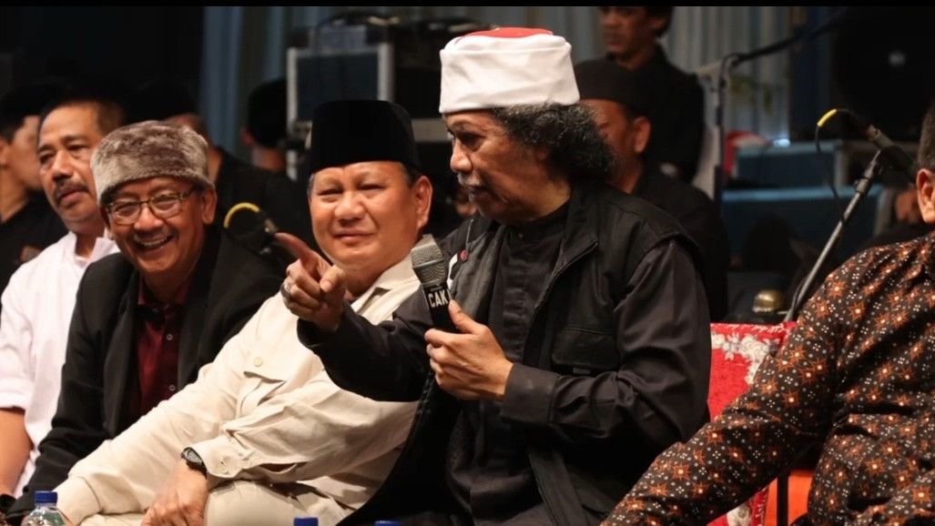 Momen Kocak, Cak Nun Roasting Prabowo: Pilpres 2014 Beliau Akan Menang, tapi Dimanipulasi