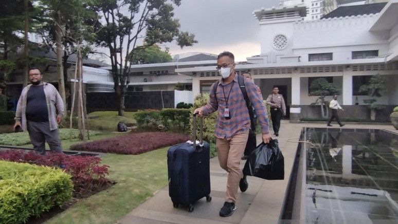 Geledah Kantor Pemkot Bandung, Penyidik KPK Bawa 2 Koper Terkait Kasus Suap Yana Mulyana