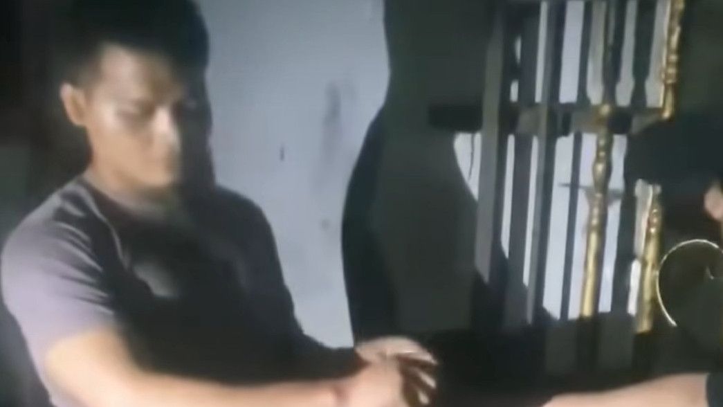 Ngaku Polisi dan Peras Warga Rp8 Juta, Pemuda di Gowa Ditangkap Saat Pakai Seragam Dinas