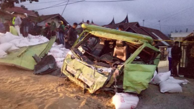 Kecelakaan Beruntun di Lintas Padang-Bukittinggi Tewaskan Tiga Orang, Diduga Akibat Rem Blong