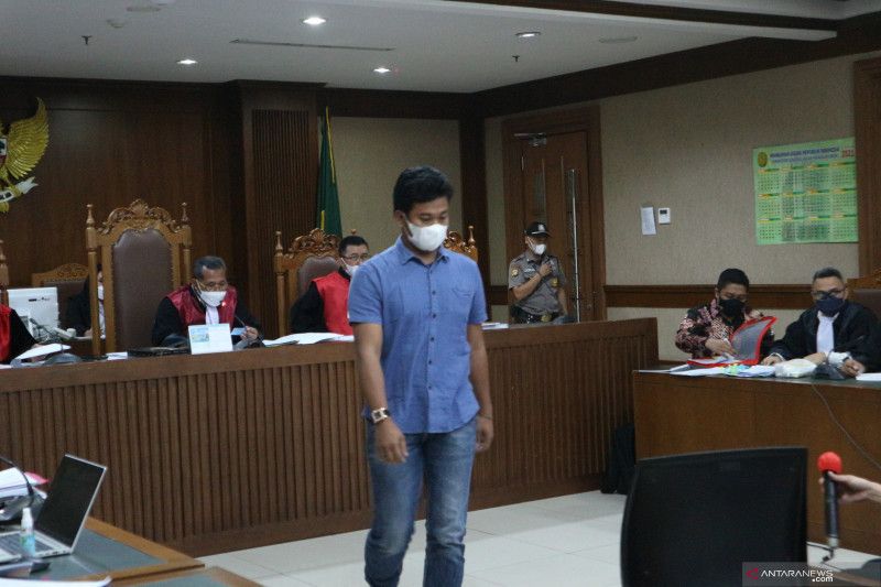 Terungkap! Saksi Sebut Eks Penyidik KPK Robin Pattuju Urus Perkara Azis Syamsuddin