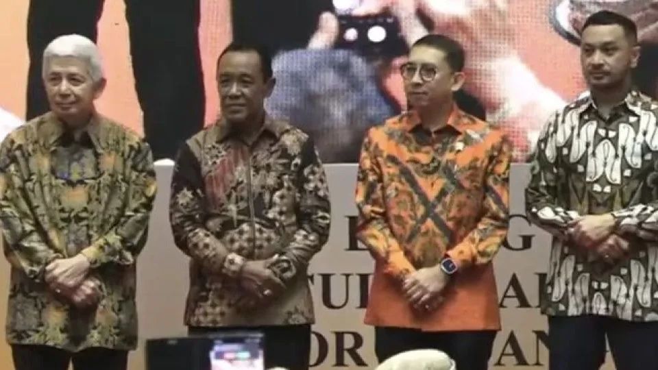 Belum Sebulan Jadi Menteri Kebudayaan, Fadli Zon Rilis Buku Pesona Wayang Indonesia