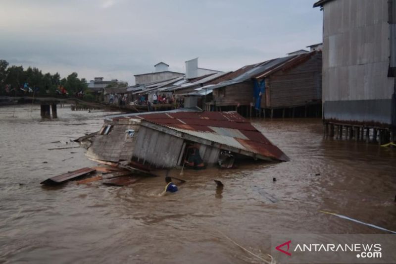 Pabrik Tahu di Banten Hanyut Usai Dibawa Arus Sungai Cibareno