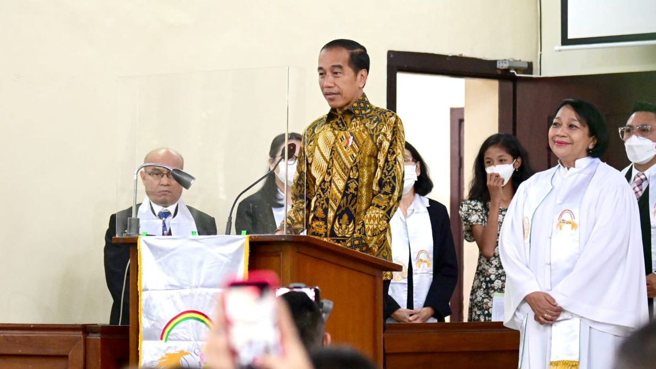 Kecam Presiden yang Masuk Gereja saat Perayaan Natal, Natalius Pigai: Jokowi Orang Islam, Tak Elok