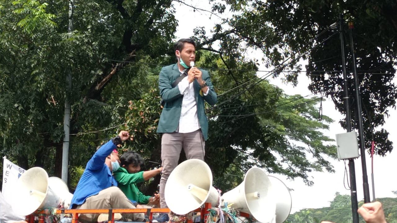 Aksi Demo Tolak Omnibus Law di Patung Kuda, Mahasiswa Gelorakan Sumpah Mahasiswa