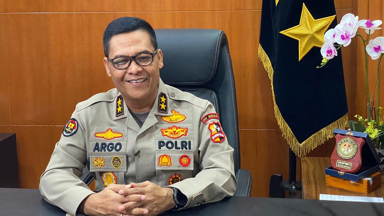 COVID-19 Mengganas, Polisi Gelar Vaksinasi Gratis Serentak Atas Perintah Jokowi